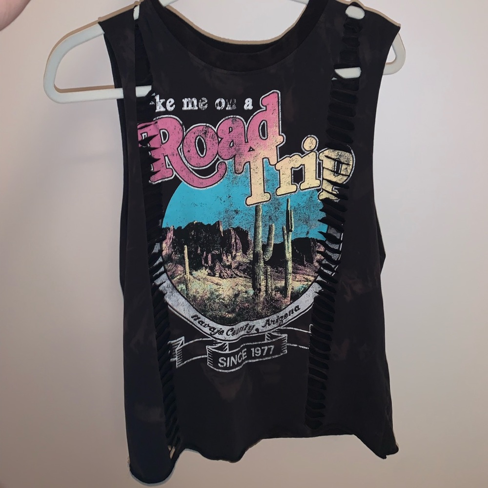 FOREVER 21 DISTRESSED TEE